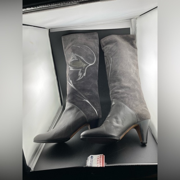 New Bally Vintage 80's Gray Suede Leather Tall Heeled Boots w/ Applique US 6    - Picture 7 of 13